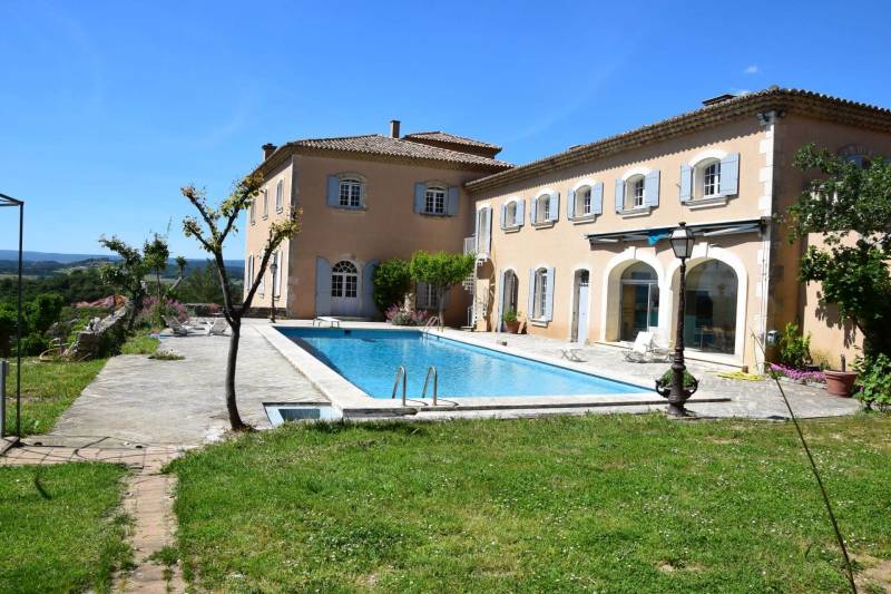 CHÂTEAU ISOLETTE -  HÔTELLERIE 5 ETOILES PARC DU LUBERON - APT